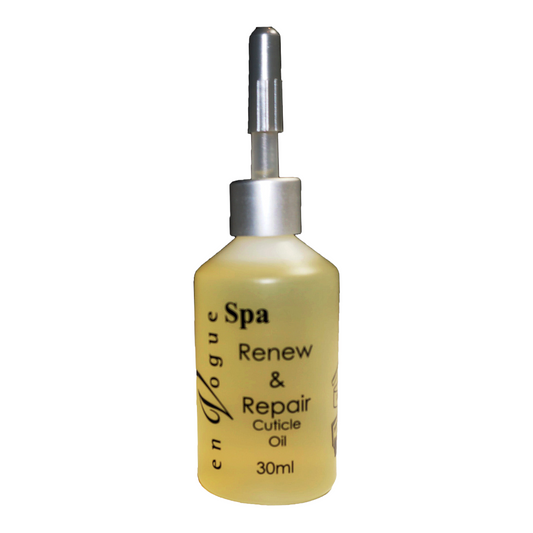 Huile à Cuticule de la marque En Vogue. Extraits naturels d’huiles et de plantes de tournesol, de pépins de raisin, jojoba et vitamine E additionnés d’huiles essentielles de bergamote, poivre noir, camomille romaine, eucalyptus et lavande. (1671505379398)