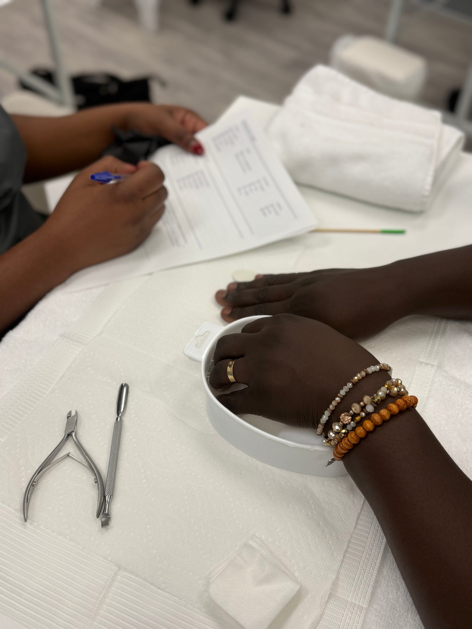Formation professionnelle en manucure – pratique du soin des mains à l’Académie BEL