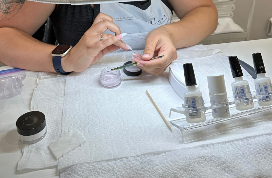 Formation en résine et poudre pour ongles  à l'Academie Bel