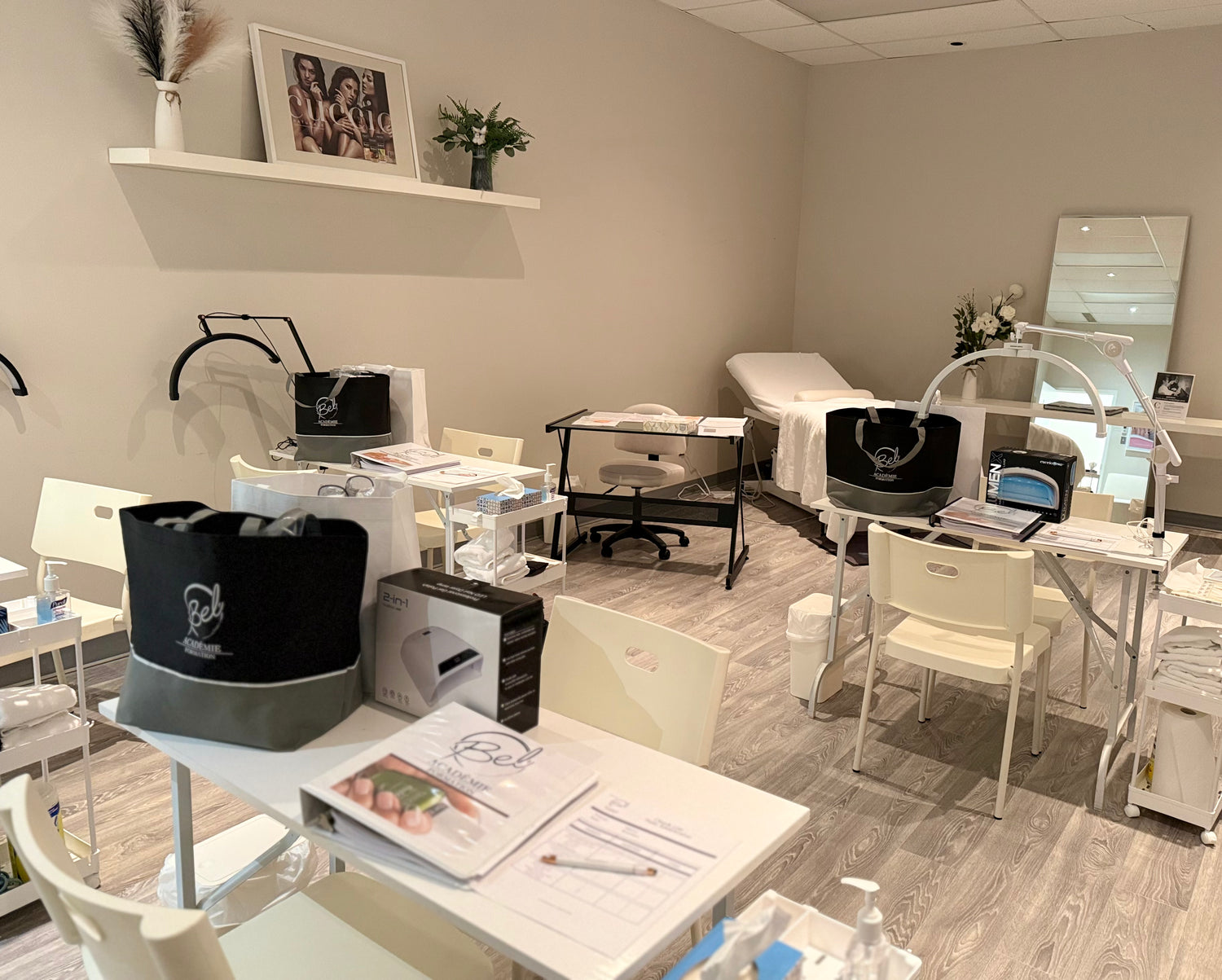 Salle de formation en pose d’ongles – Académie BEL